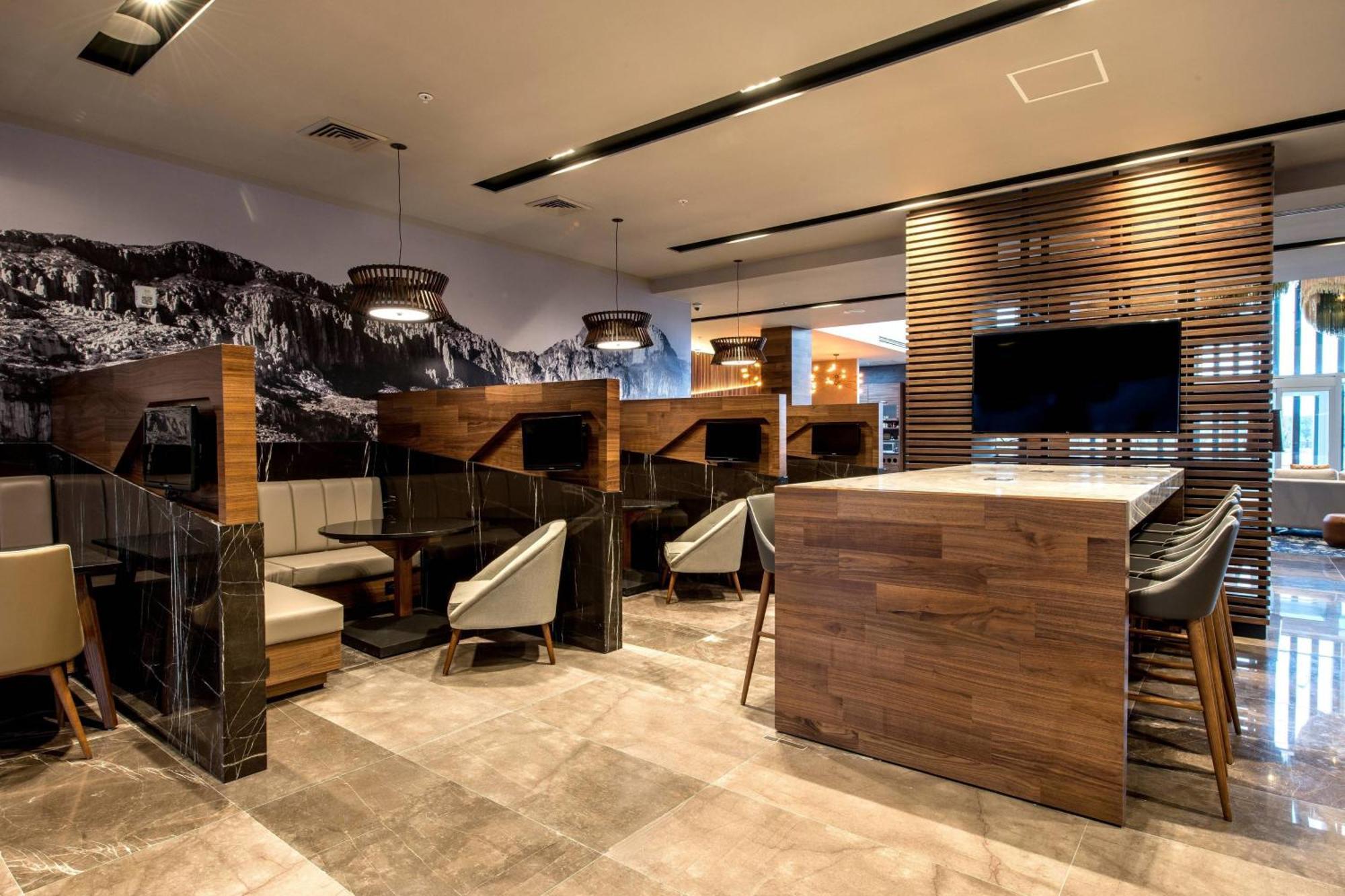 Courtyard By Marriott San Luis Potosi, Los Lagos Экстерьер фото