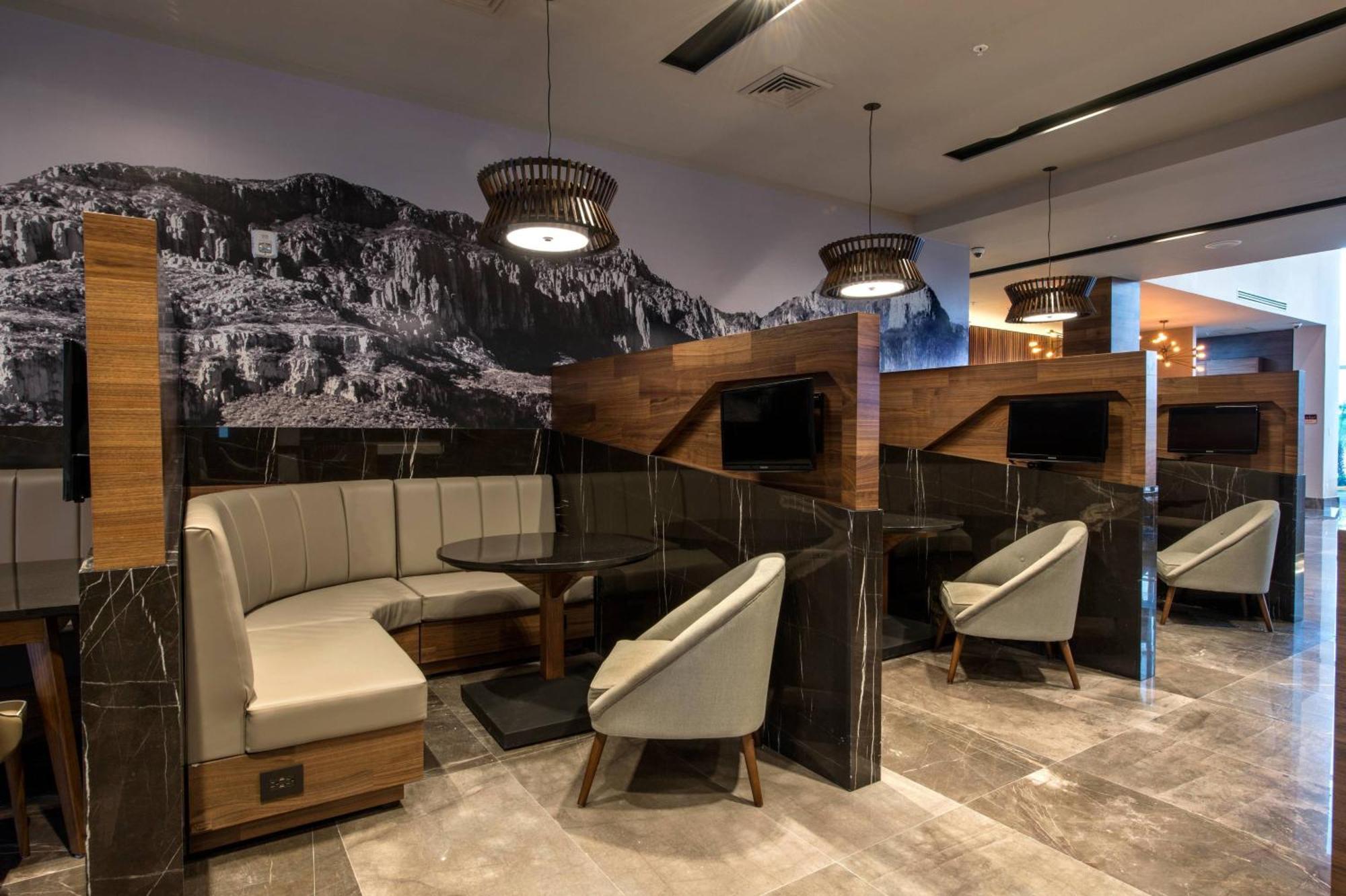 Courtyard By Marriott San Luis Potosi, Los Lagos Экстерьер фото