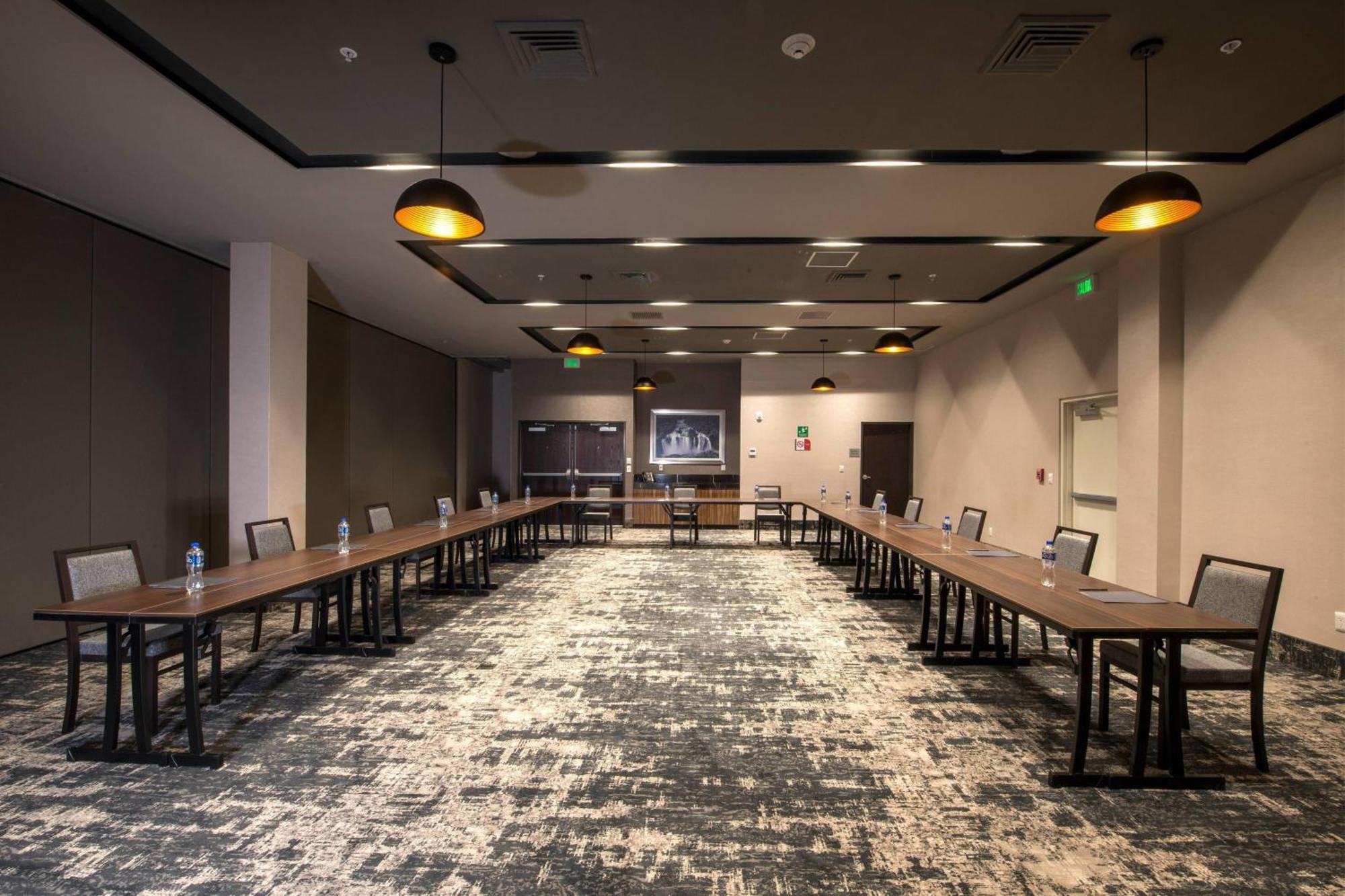 Courtyard By Marriott San Luis Potosi, Los Lagos Экстерьер фото