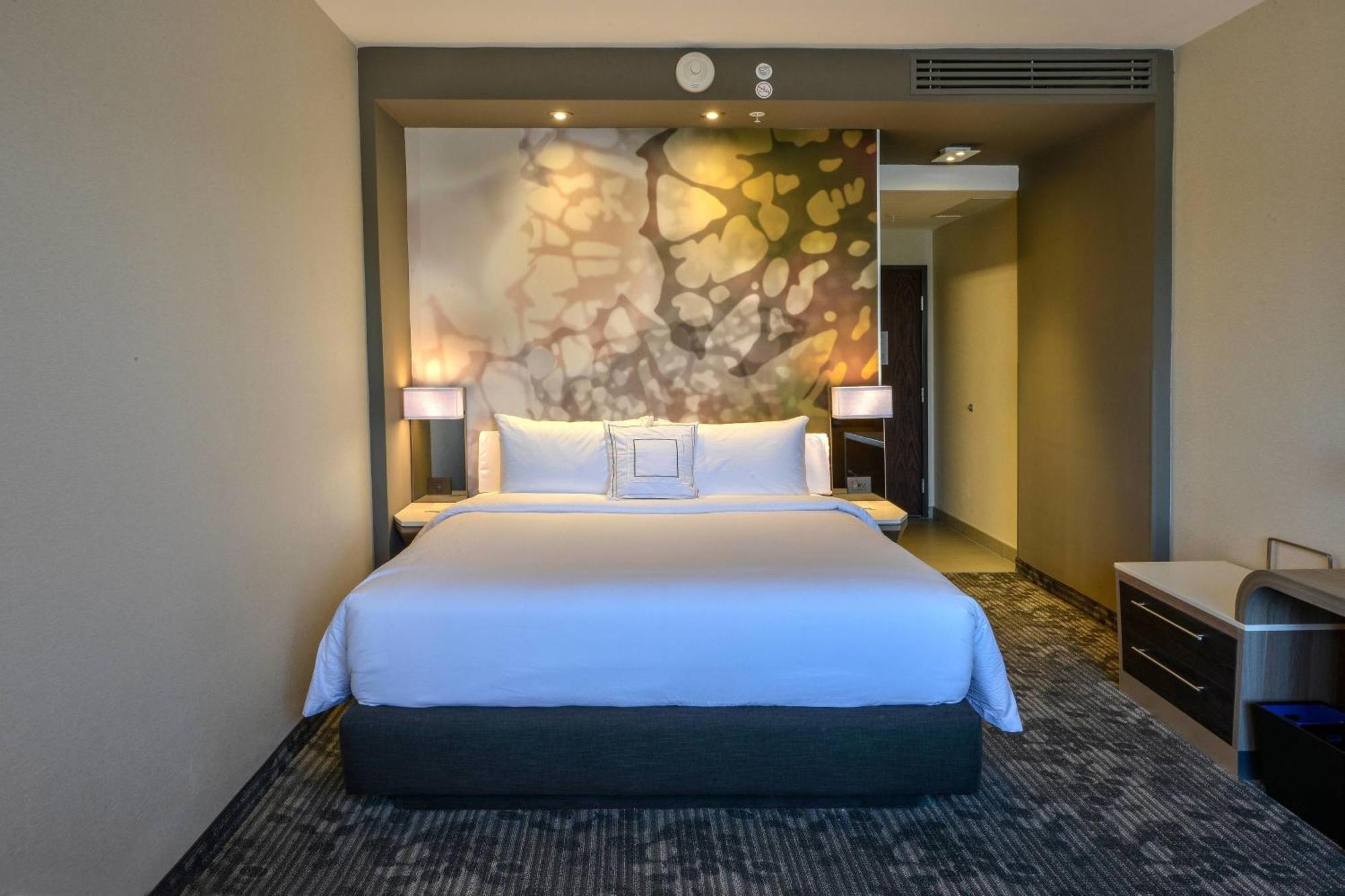 Courtyard By Marriott San Luis Potosi, Los Lagos Экстерьер фото