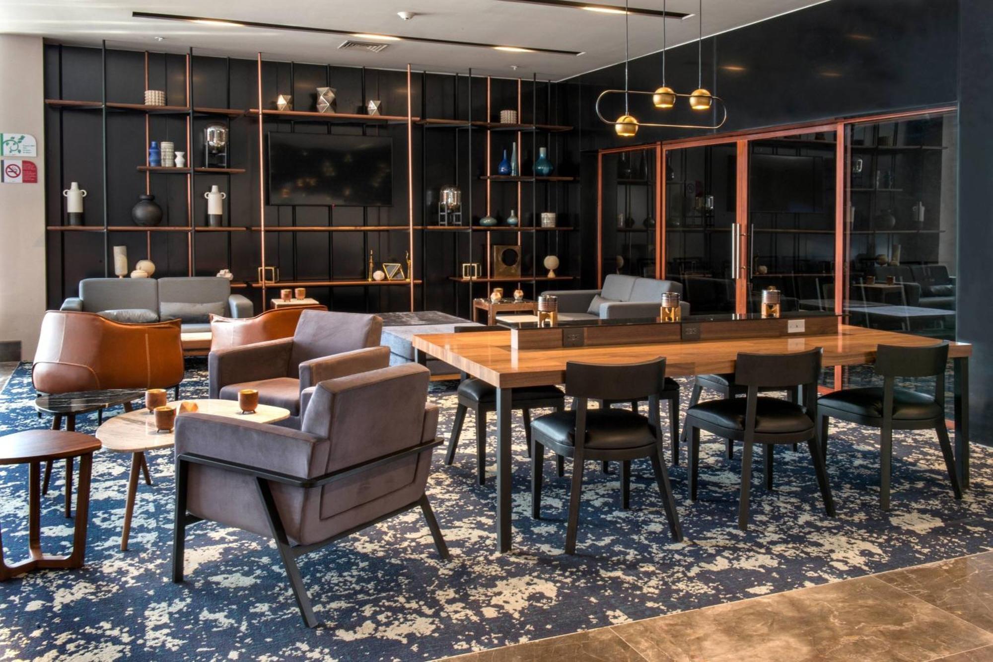Courtyard By Marriott San Luis Potosi, Los Lagos Экстерьер фото