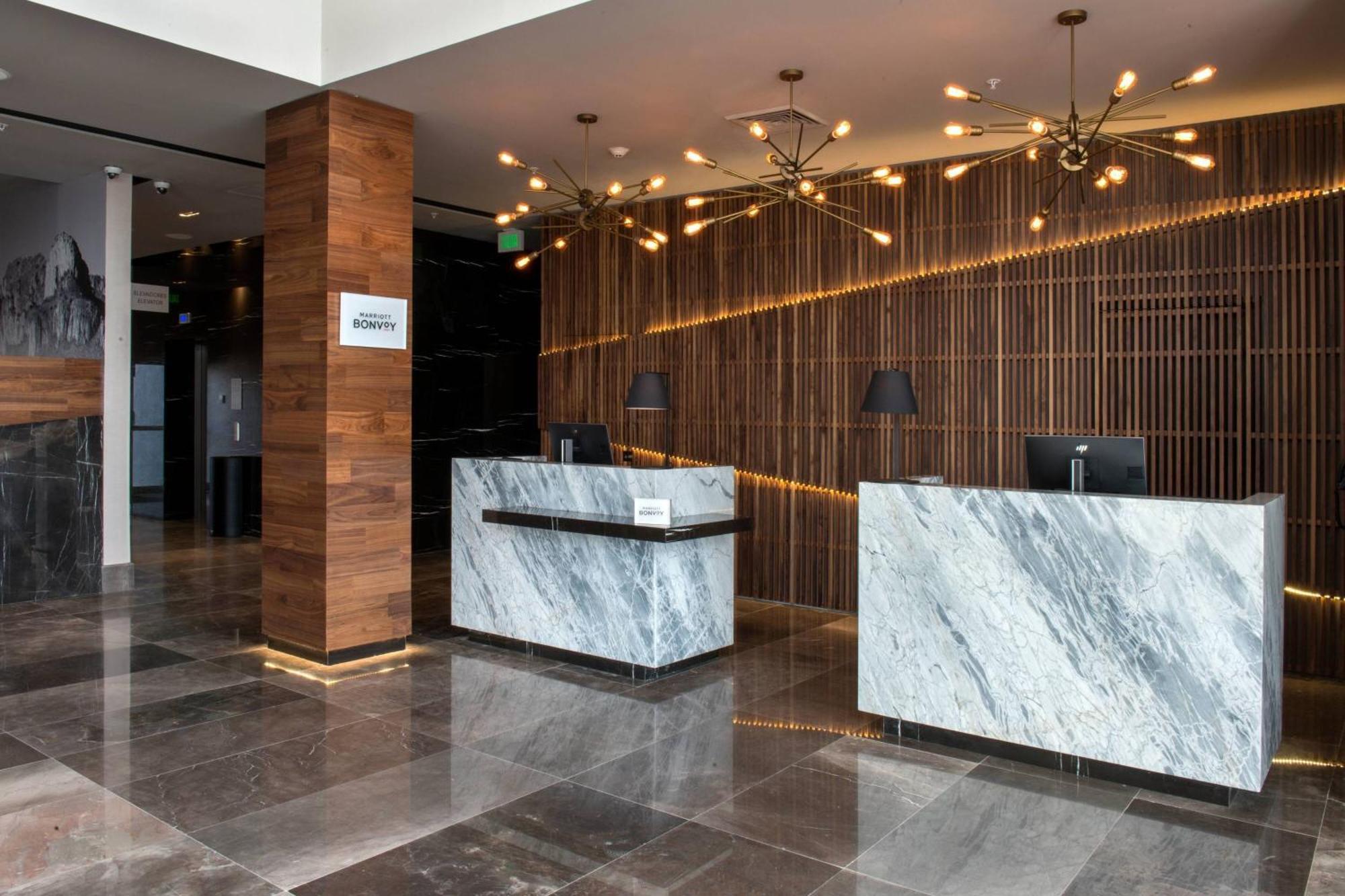 Courtyard By Marriott San Luis Potosi, Los Lagos Экстерьер фото