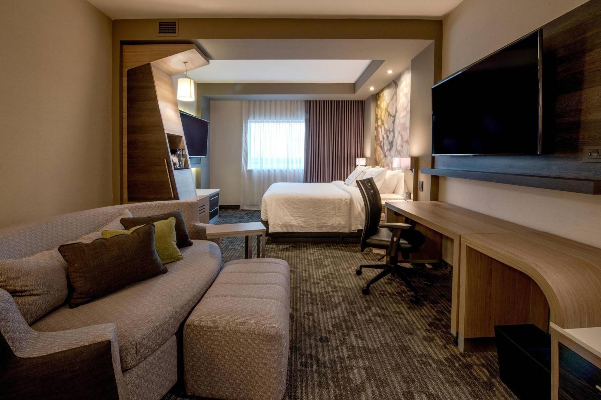 Courtyard By Marriott San Luis Potosi, Los Lagos Экстерьер фото