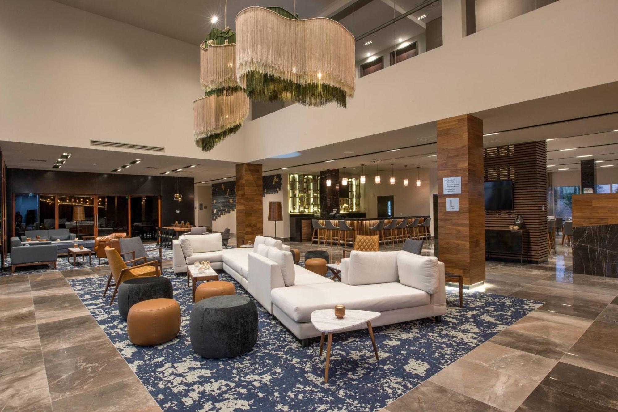 Courtyard By Marriott San Luis Potosi, Los Lagos Экстерьер фото
